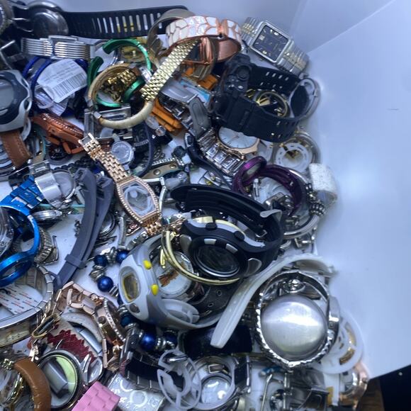 12 Lbs Bulk Lot Of Watches And Parts And Pieces For Parts Repair Bulk Watch Lot main image 5